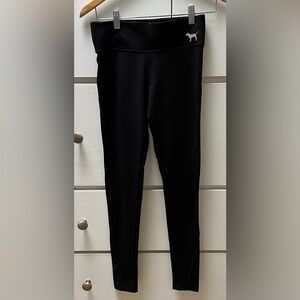 PINK yoga leggings in black in size xsmall